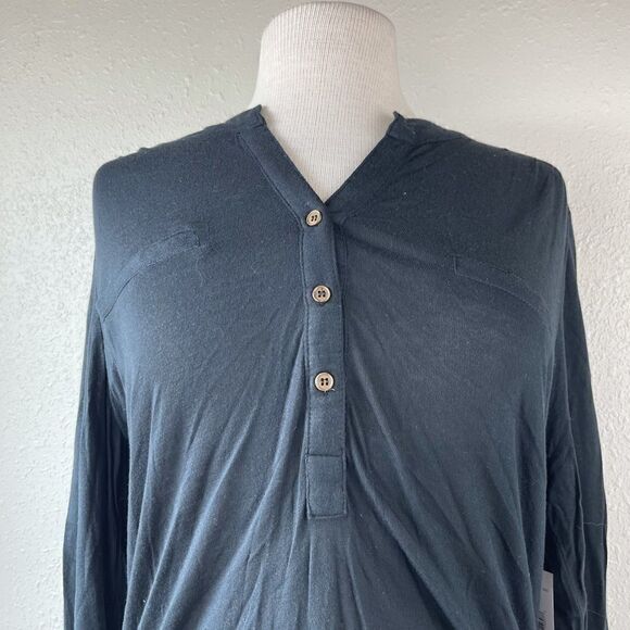 NWT Passports Women’s Top Size Small - Picture 2 of 6